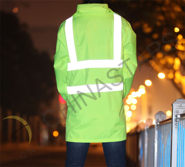 Warm reflective raincoat make rider safer