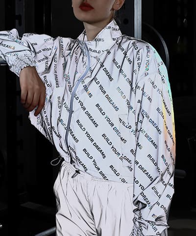 Soluzioni tessili riflettenti per abbigliamento outdoor alla moda