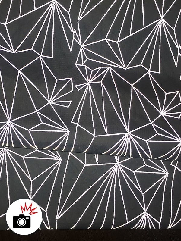 Tissu réfléchissant à impression géométrique