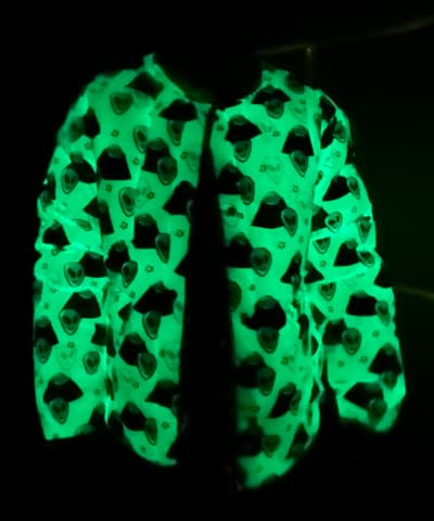 Vêtements pour enfants qui brillent dans le noir avec motif imprimé
