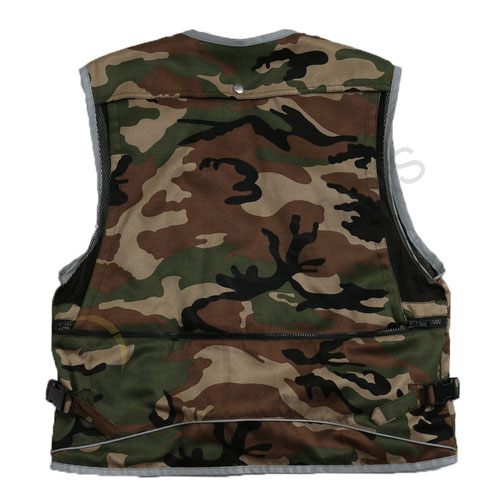 Camouflage sportswear with reflective piping