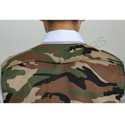 Camouflage sportswear with reflective piping