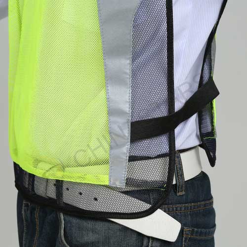 Mesh reflective sportswear for motorcyclist