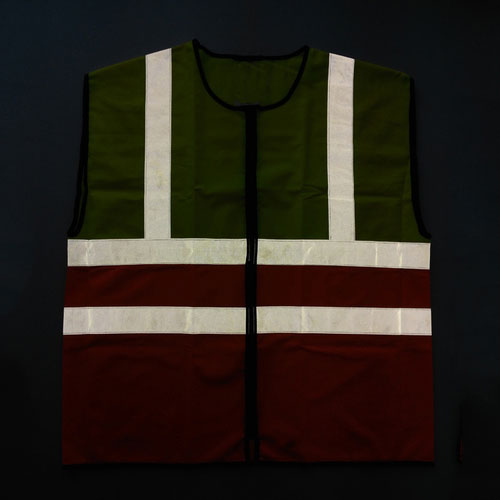 Two-tone color reflective vest with zipper closure