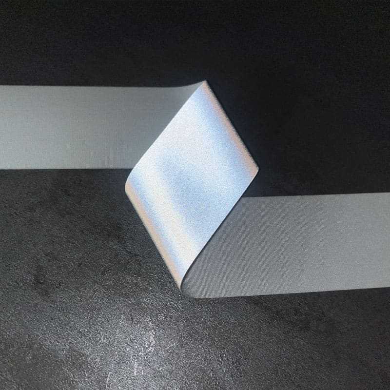 srebrna, jednostronna taśma odblaskowa ze spandexu