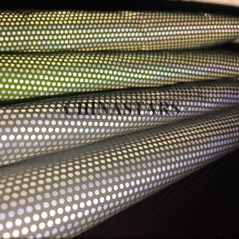 Small-dot pattern reflective fabric