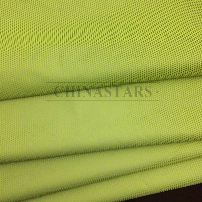 Small-dot pattern reflective fabric