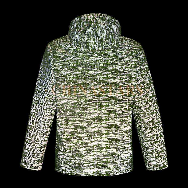 Chaqueta con estampado reflectante