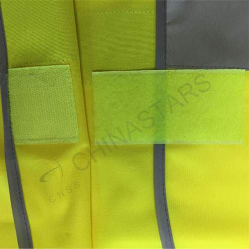 Reflective safety vest with reflective edgings