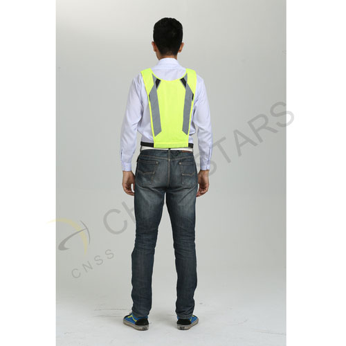 Mesh reflective fashion vest for runners