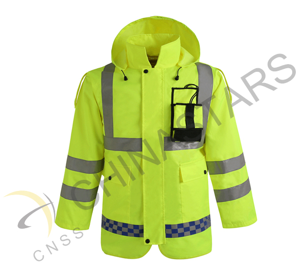 New reflective clothes for traffic police 