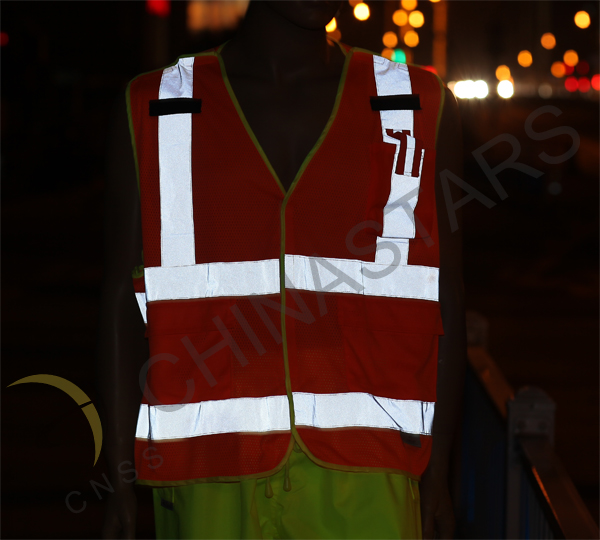 Baotou air port use new reflective clothing to keep staff safety