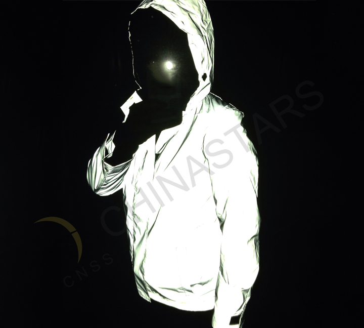 New reflective safety jacket for runners