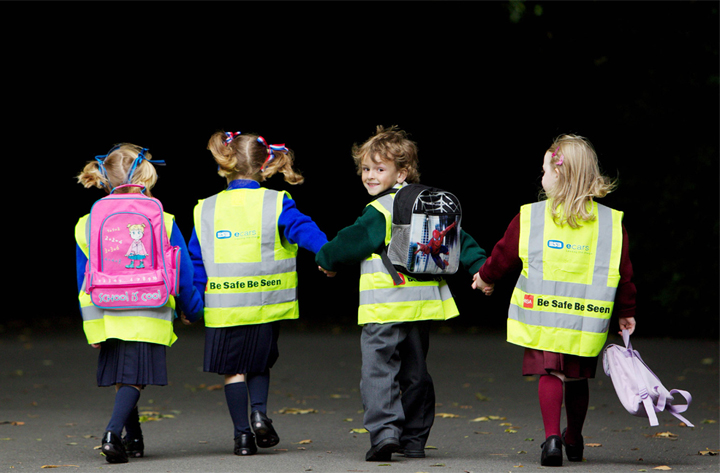 10,000 reflective vests will be sent to schoolchildren this year