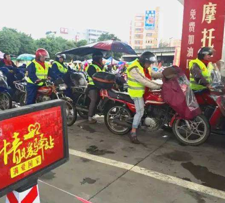 Langfang gas station cares staff by offering them safety vests