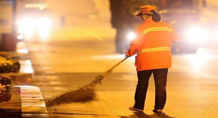 New reflective vest protect sanitation workers safety