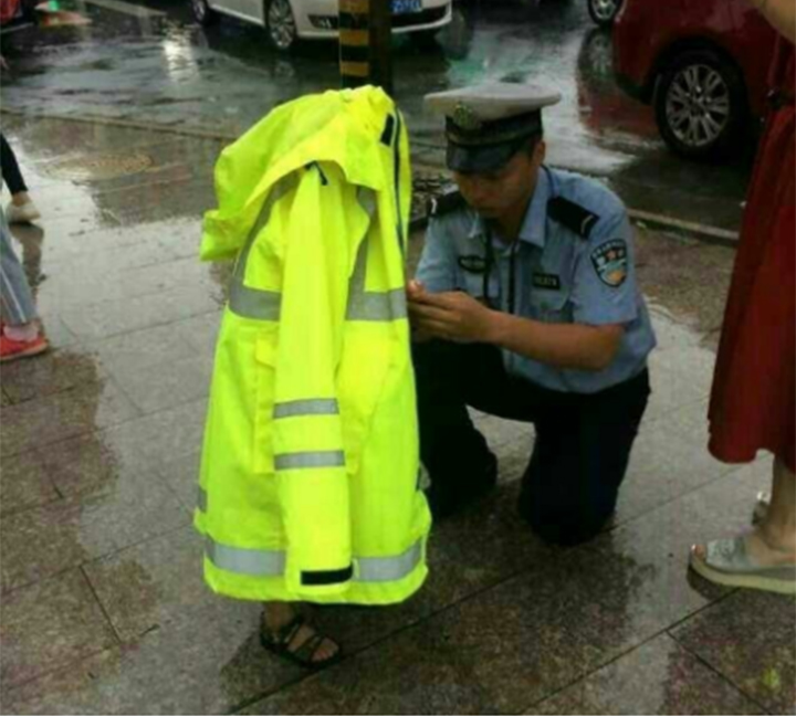 A warmhearted reflective uniform