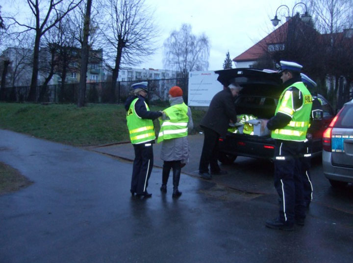 Drivers will be asked to put a reflective vest in their car