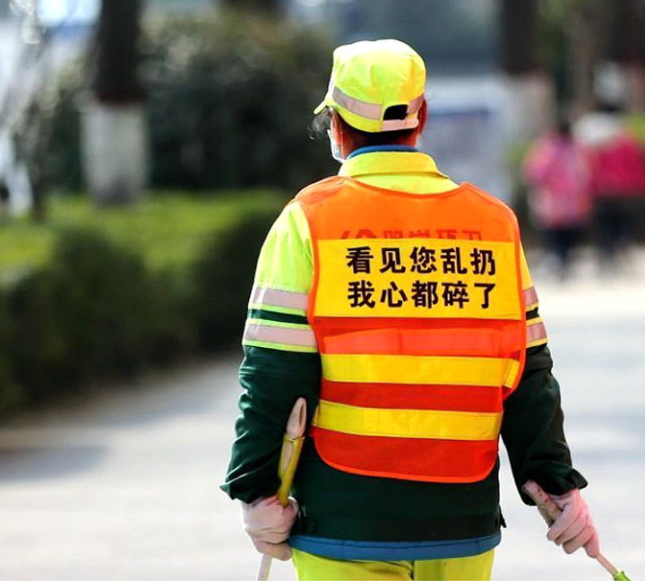 Wear the Reflective Vest in Right Way