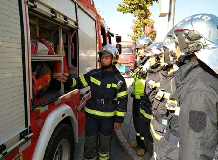 Firemen Keep Fire Situation Stable during National Holiday