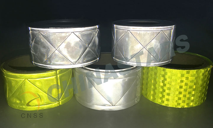 REFLECTIVE LATTICE STRIPS