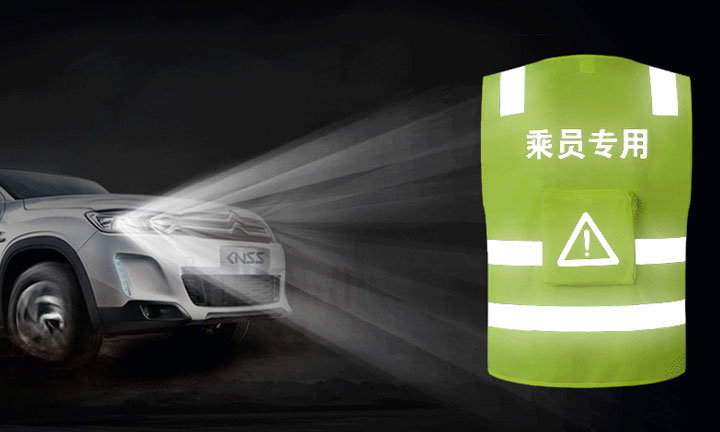 Free reflective vests give to elderly people in Oriental Community