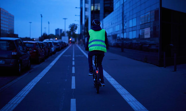 When or how to advance cyclists