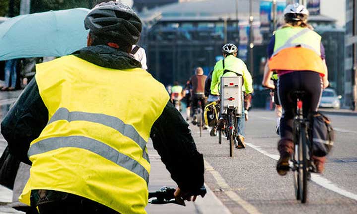 Avoid road accidents with high visibility clothing