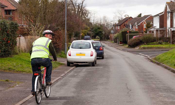 When or how to overtake cyclists