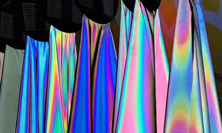 tela reflectante arcoiris